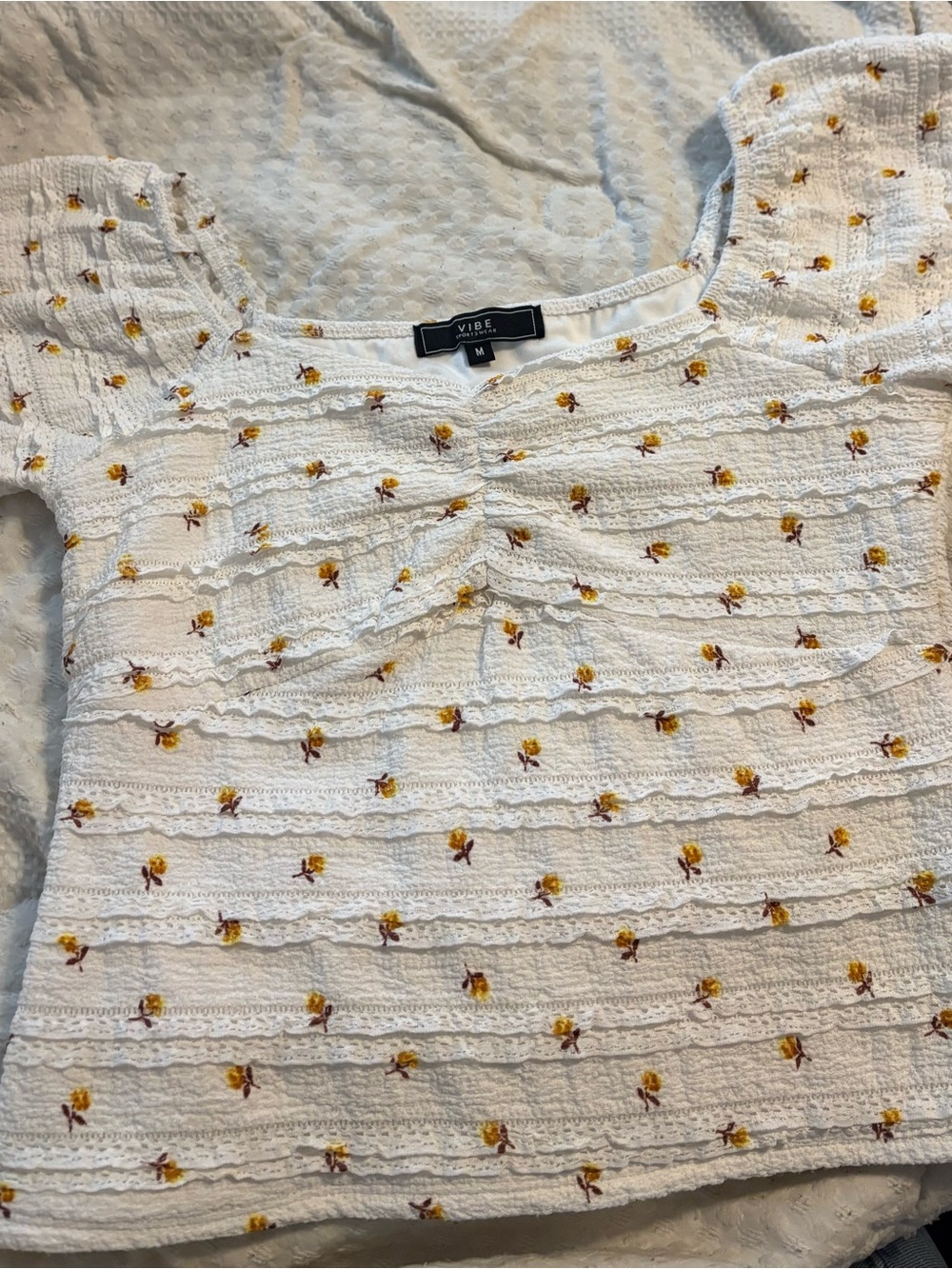 White floral scrunched lace top